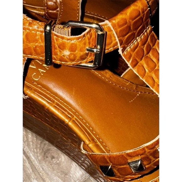 - Vince Camuto Kabria studded crocodile print  platform Sandal
In brown Size 37 - Picture 3 of 11